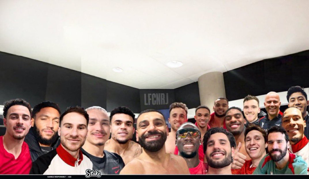 Mahmoud54448931's tweet photo. @TrollFootball Salah's selfie after the match https://t.co/0QJLsLyXeU