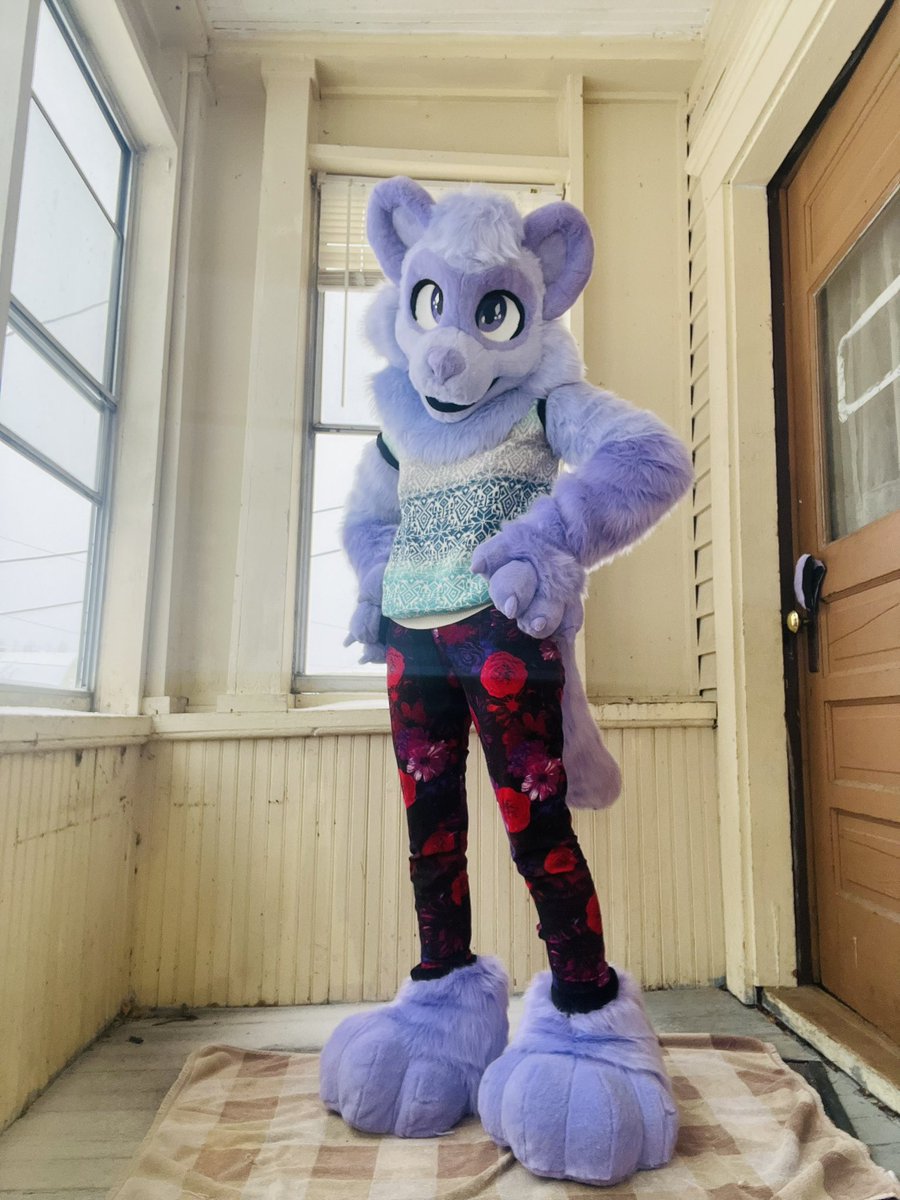 Recent completed commission! 

Welcome to the donut family Jester! 🍩
#furry #fursuitmaker