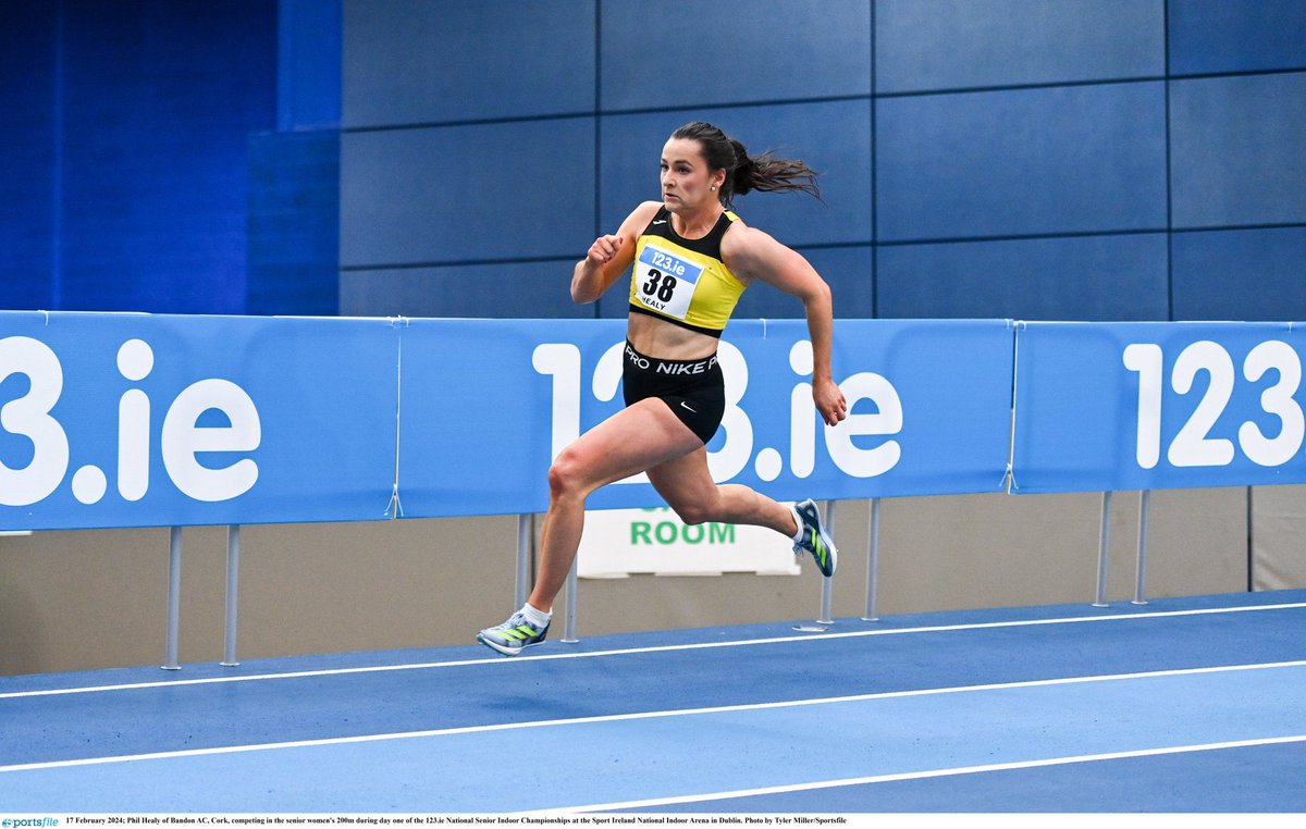 Silver🥈 for <a href="/philhealy2/">Phil Healy</a> in the women’s 400m racing in her 12th consecutive National Indoor Championships 💪🙌