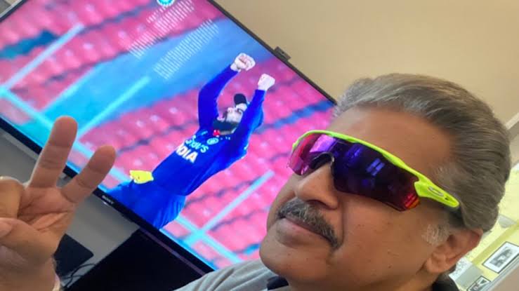 manojgjha's tweet photo. @vorabinju @anandmahindra "Axar" shades...#AGMs new good luck charm that's proven its worth...🇮🇳
#INDvsPAK https://t.co/3a8QziAeRw