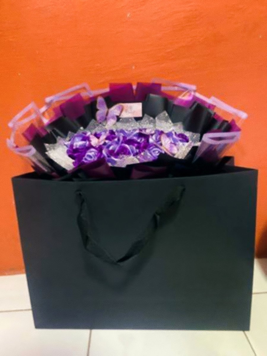 SunmiLeePH's tweet photo. We are delighted to inform you that our fan gifts have been successfully delivered to the Waterbomb Manila organizers, and they have confirmed that Sunmi has received them. Our gifts included a 3D figure of Sunmi, a crochet doll, a bouquet of flowers, fanletters etc. @miyaohyeah https://t.co/8FkPrY5CSc