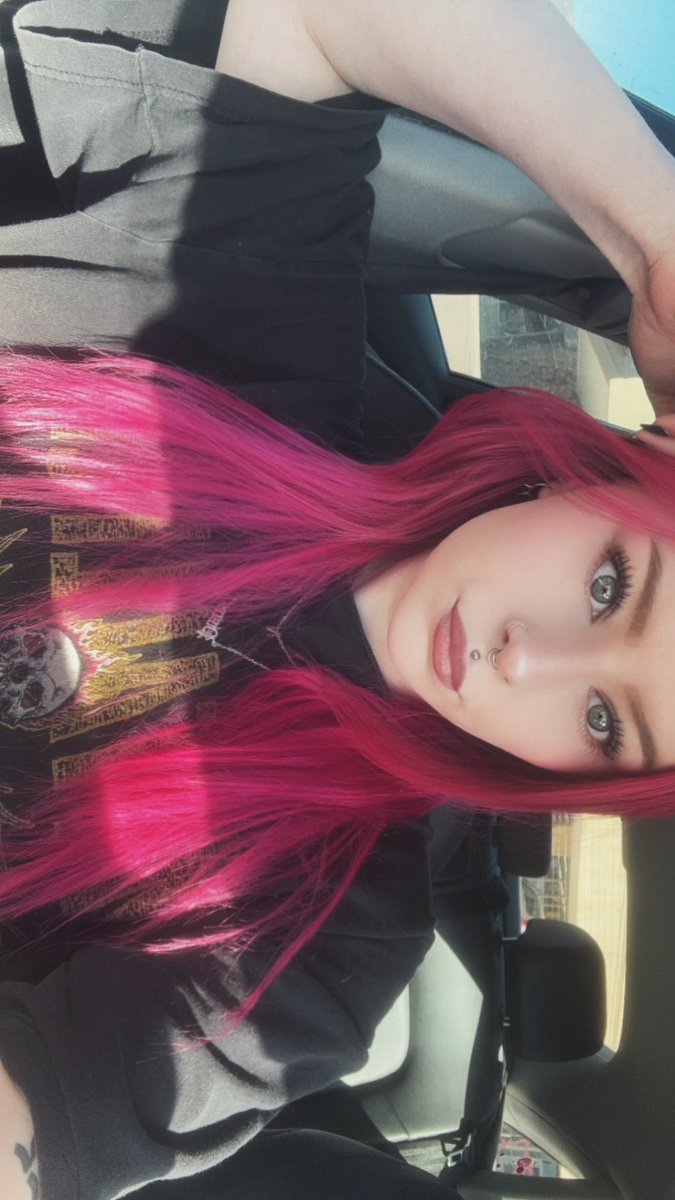 pixiecourt's tweet image. i love being hot