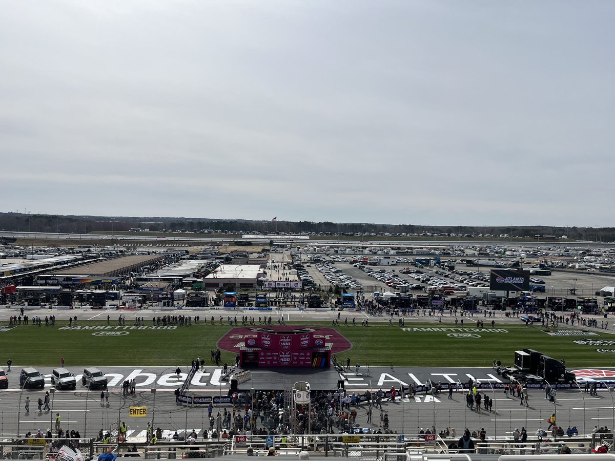 Listening to <a href="/djohnstonuga/">David Johnston</a> and the Diamond Dawgs from Atlanta Motor Speedway while waiting on the green flag for the #Ambetter400. Not a bad Sunday afternoon