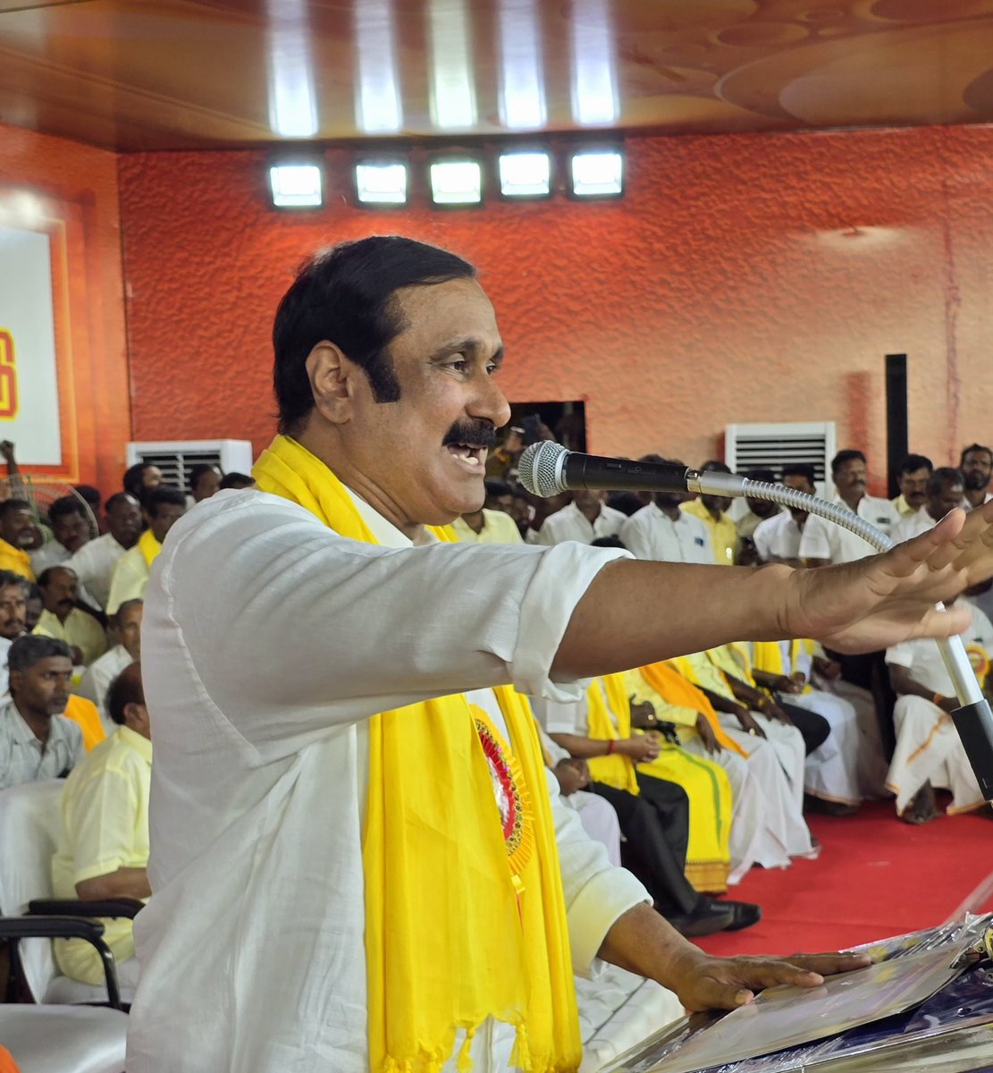 draramadoss's tweet photo. தஞ்சாவூர் மாவட்டம், கும்பகோணத்தையடுத்த தாராசுரத்தில், வன்னியர் சங்கம் மற்றும் பாட்டாளி மக்கள் கட்சி சார்பில் நடைபெற்ற சோழ மண்டல சமய, சமுதாய நல்லிணக்க மாநாட்டில் மருத்துவர் அய்யா அவர்களுடன் பங்கேற்று சிறப்புரையாற்றிய போது.! https://t.co/MReMJt33li