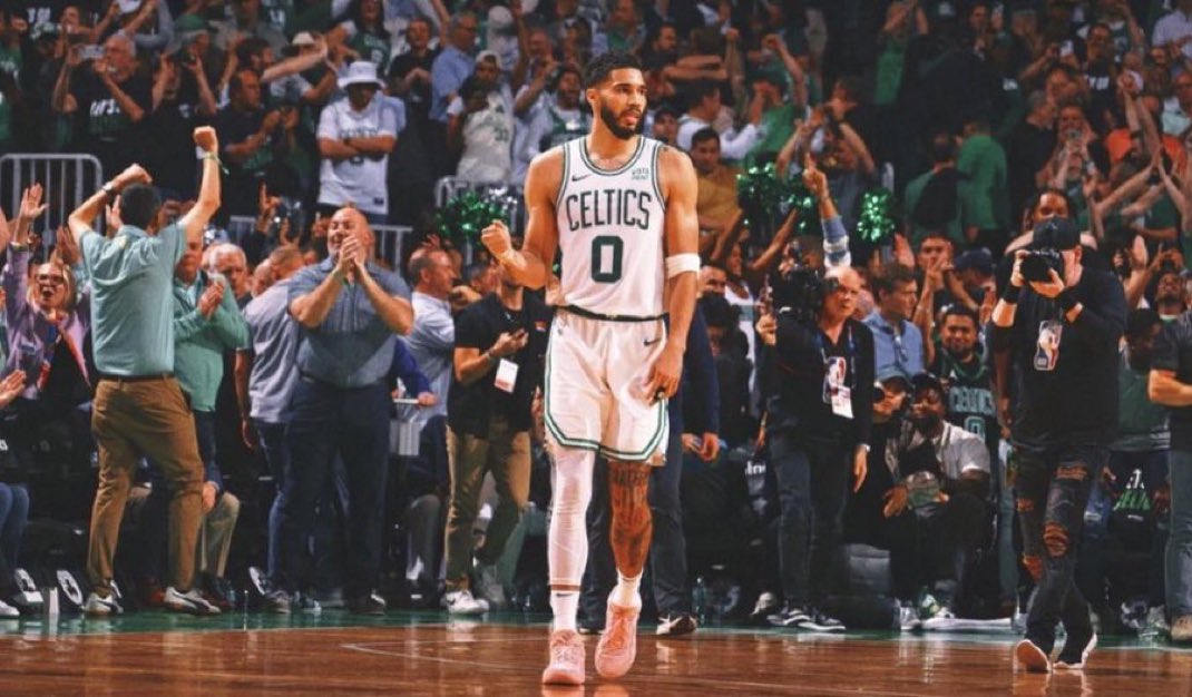 Spray the board today P

Jayson Tatum O5.5 assists -125 1.5u #DifferentHere 

He’s given NYK 37 and 40 points this season, they have to make adjustments to throw more bodies at him. He’s killed KAT in drop coverage as well in their matchups, Knicks need to mix up the coverages to