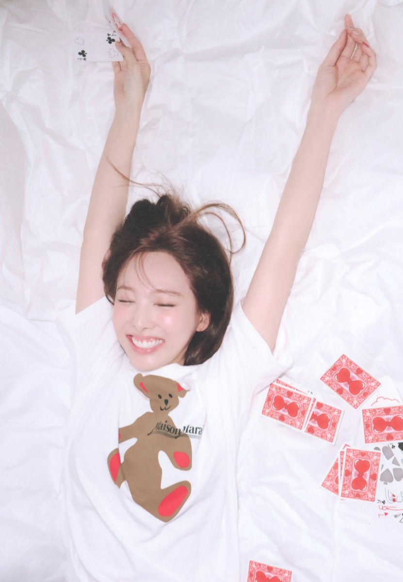 njmsjmdct2's tweet photo. [SCAN] Yes, I am Nayeon (1st Photobook)

page 19, 18, 17

#나연 #ナヨン #娜璉 #NAYEON https://t.co/BJqGwgTJ1w