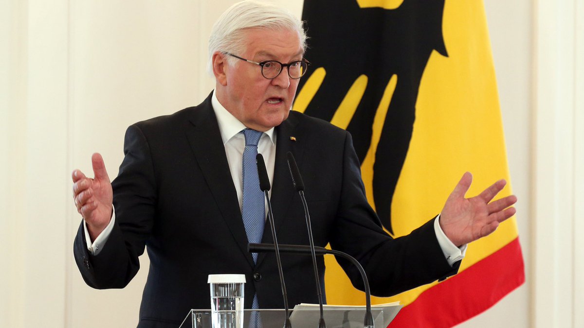 Menschen liegen sich in den Armen und weinen, es herrscht Angst. Migrant*innen packen schon ihre Koffer, Queere Menschen verstecken sich in ihren Wohnungen in Angst vor Konzentrationslagern. 
Das ist das Ergebnis vom Rechtsruck.
#Bundestagswahl2025
