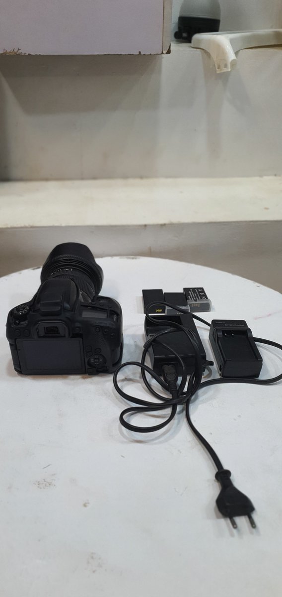 Camera for sale 
Barely a Year used 
Canon E0S 77d + Sigma 17- 50mm 1:2.8 lens
- perfectly Woking, Good for pictures and videos 

Location -Ikorodu Lagos 

700k
