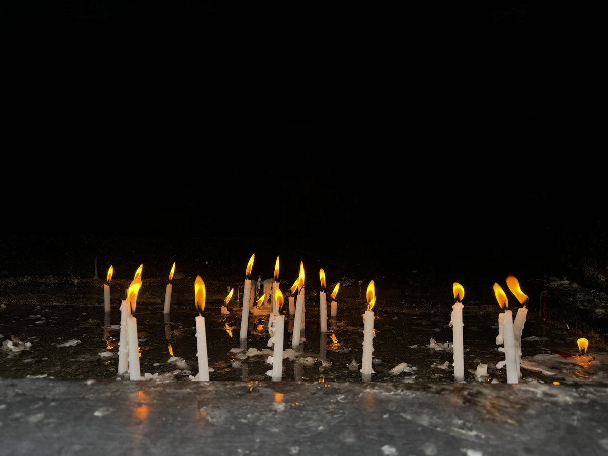 "...Pir Sultanım yeryüzünde
Var mıdır noksan sözümde
Eksiğim kendi özümde
Darına durmaya can geldim..