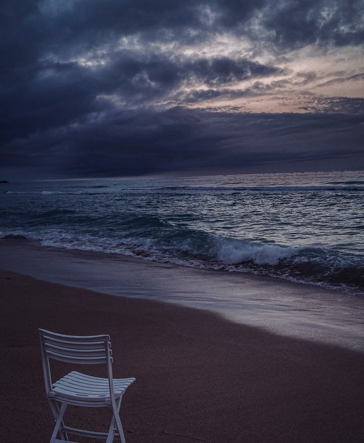 Sena_thv's tweet photo. I have lots of dreams, but I don't know if I can do it.Feels like I am in the middle of a big ocean.I can neither move forward nor backward.Helpless and scary.
But Allah knows what's good for me. So I leave everything to Allah and believe that everything will be okay.
#Challenge https://t.co/V7Gvlz4ZLi