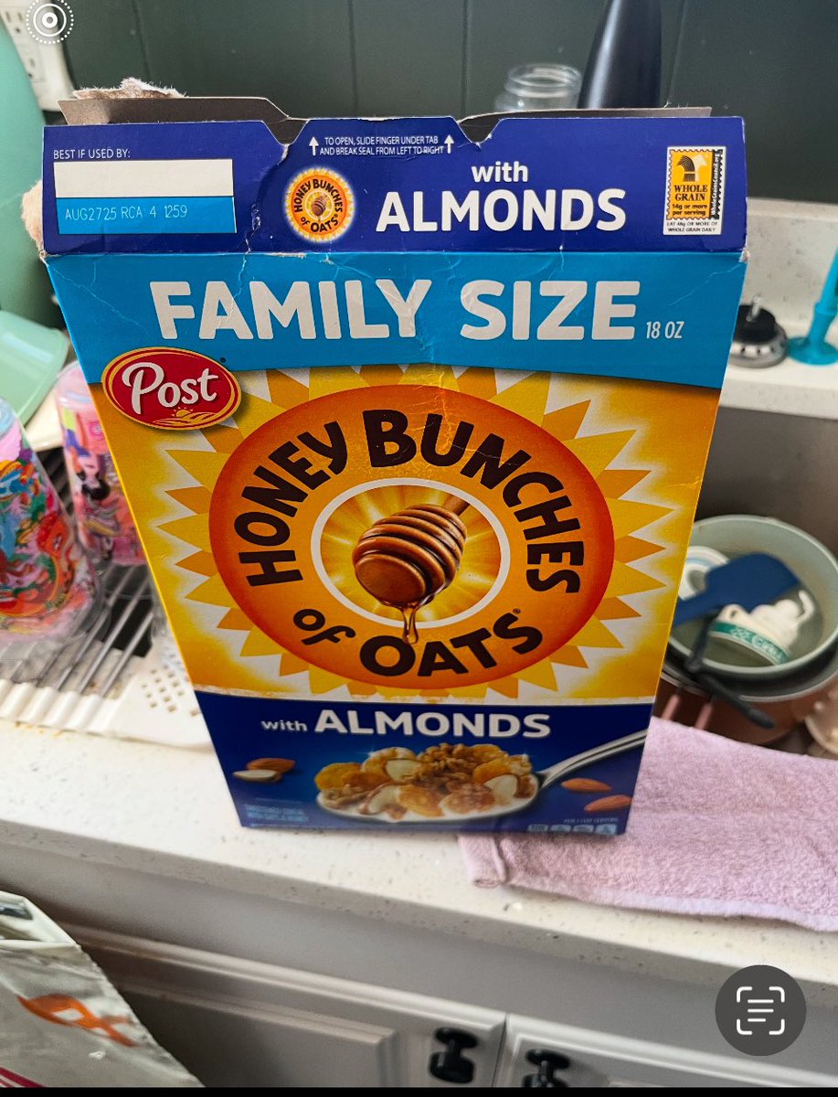 grlx15's tweet photo. @postcereals  on what planet is this a family size box of cereal only a 4th  of a bag of cereal is 🤪. https://t.co/I4IP2z3EXs
