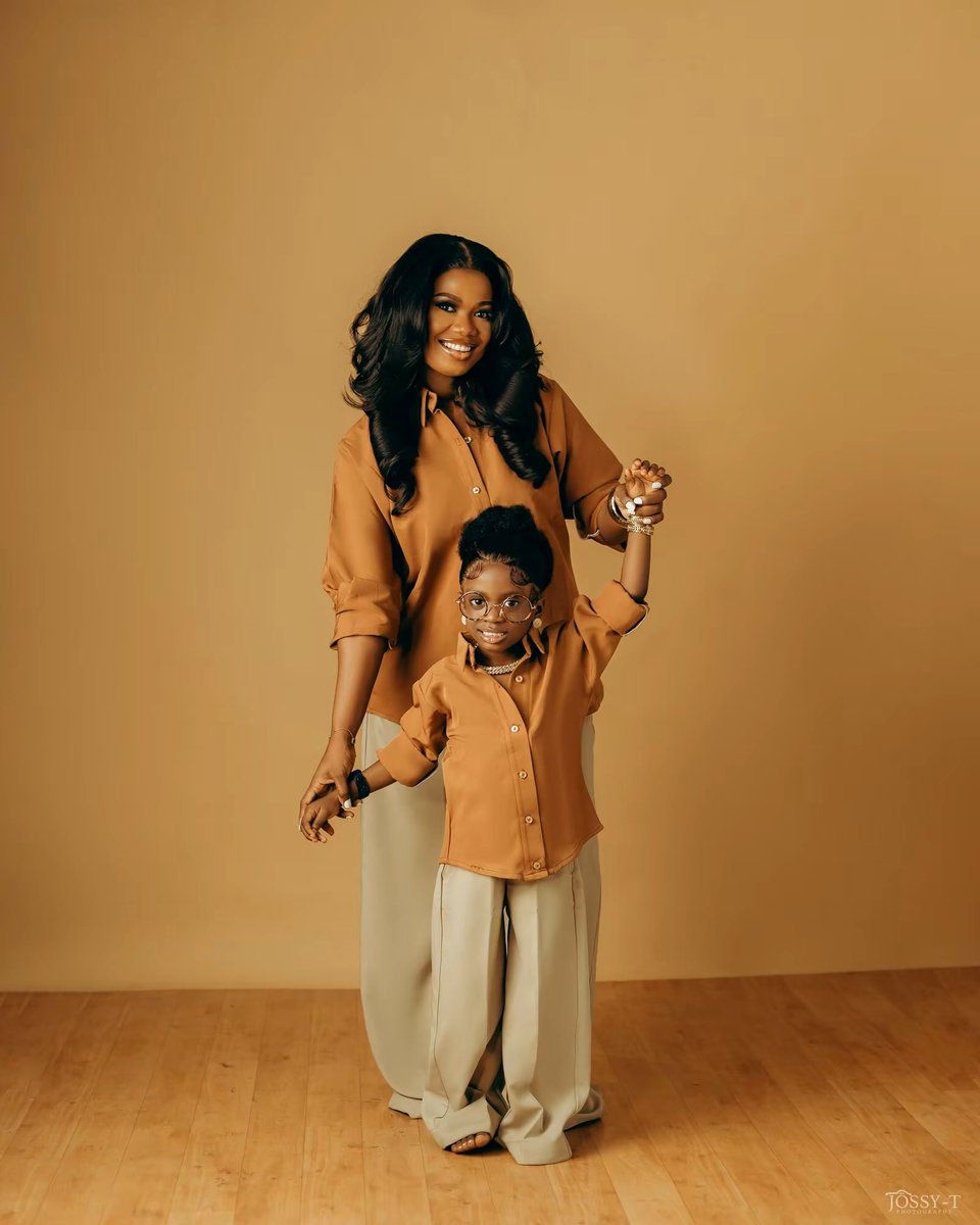 Jossyy_T's tweet photo. Mother and daughter moments Dress: @bollyjay_fashhion on IG
Mum: @beeshairven
Photography: @Jossyy_T 
#fashiontiktok #styleinspo #birthdaydressinspo #birthdayshoot #birthdaygirl #photoshoot #beauty #birthday #birthdayphotoshoot #photographer #photoshootideas https://t.co/ULMY2w55Je