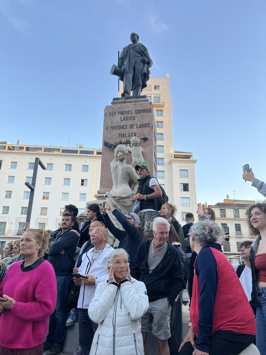 Todos queremos ver el #carnavalMLG, pero esto no, por favor. Un poco de respeto al patrimonio