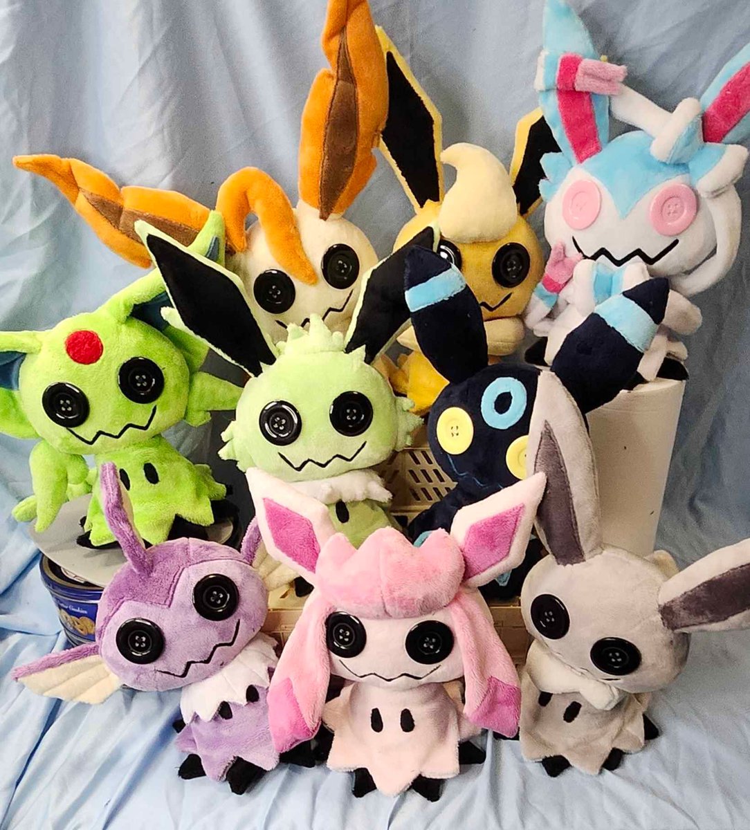 HazelOddities's tweet photo. All the Eeveelution Mimikyu!!! Finally have group photos! https://t.co/RBo3MworYN