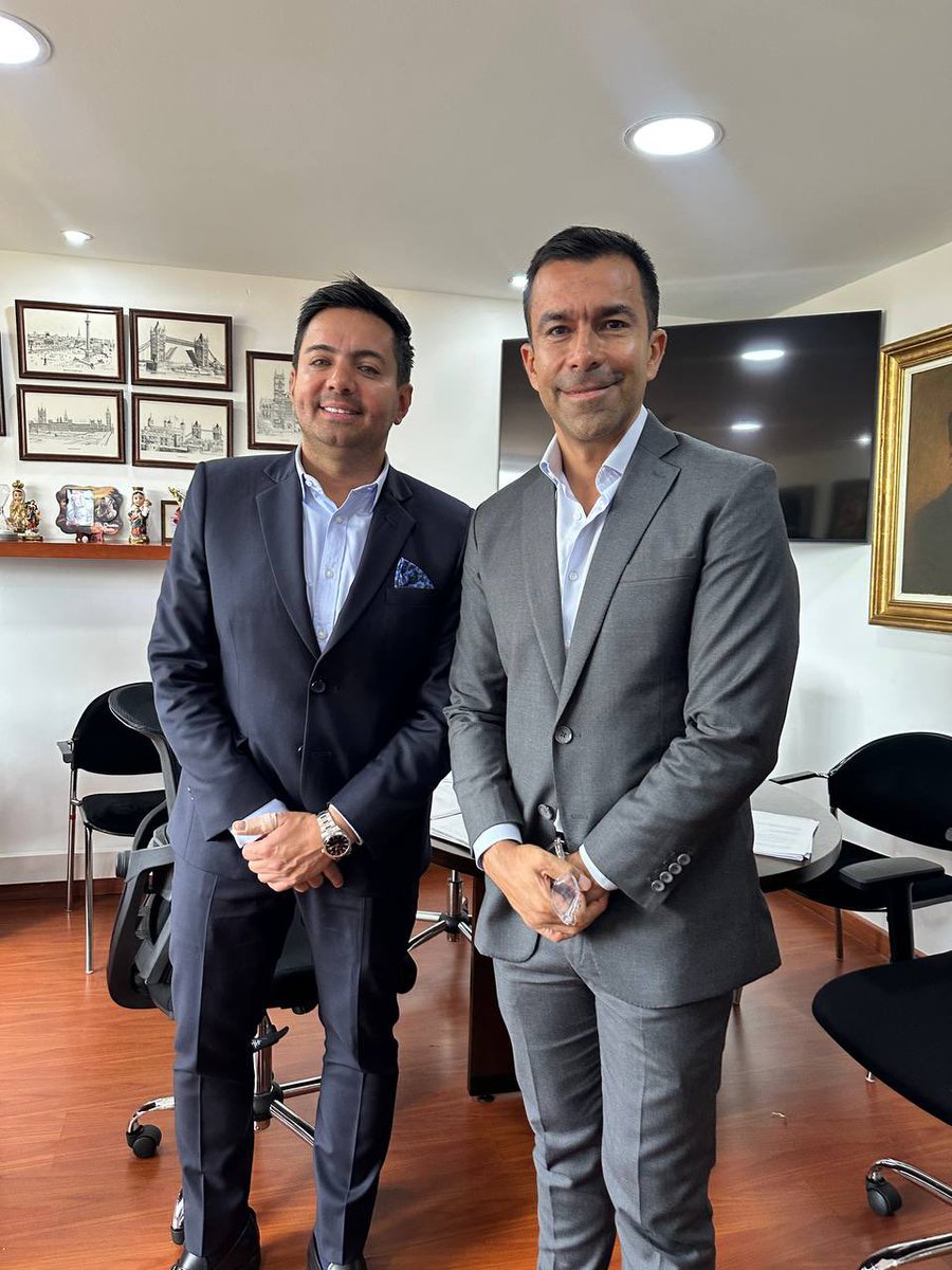 Julio Roberto Salazar Perdomo (@jrobertosalazar) on Twitter photo Hoy celebro la vida de un gran líder, pero sobre todo, de un gran amigo. No se trata solo de nuestro referente político, sino de un hermano que la vida me regaló. Su compromiso con Cundinamarca es inmenso, pero su calidad humana es aún mayor.
¡Feliz cumpleaños! <a href="/JorgeEmilioRey/">Jorge Emilio Rey Ángel</a> Hoy celebro la vida de un gran líder, pero sobre todo, de un gran amigo. No se trata solo de nuestro referente político, sino de un hermano que la vida me regaló. Su compromiso con Cundinamarca es inmenso, pero su calidad humana es aún mayor.
¡Feliz cumpleaños! <a href="/JorgeEmilioRey/">Jorge Emilio Rey Ángel</a>