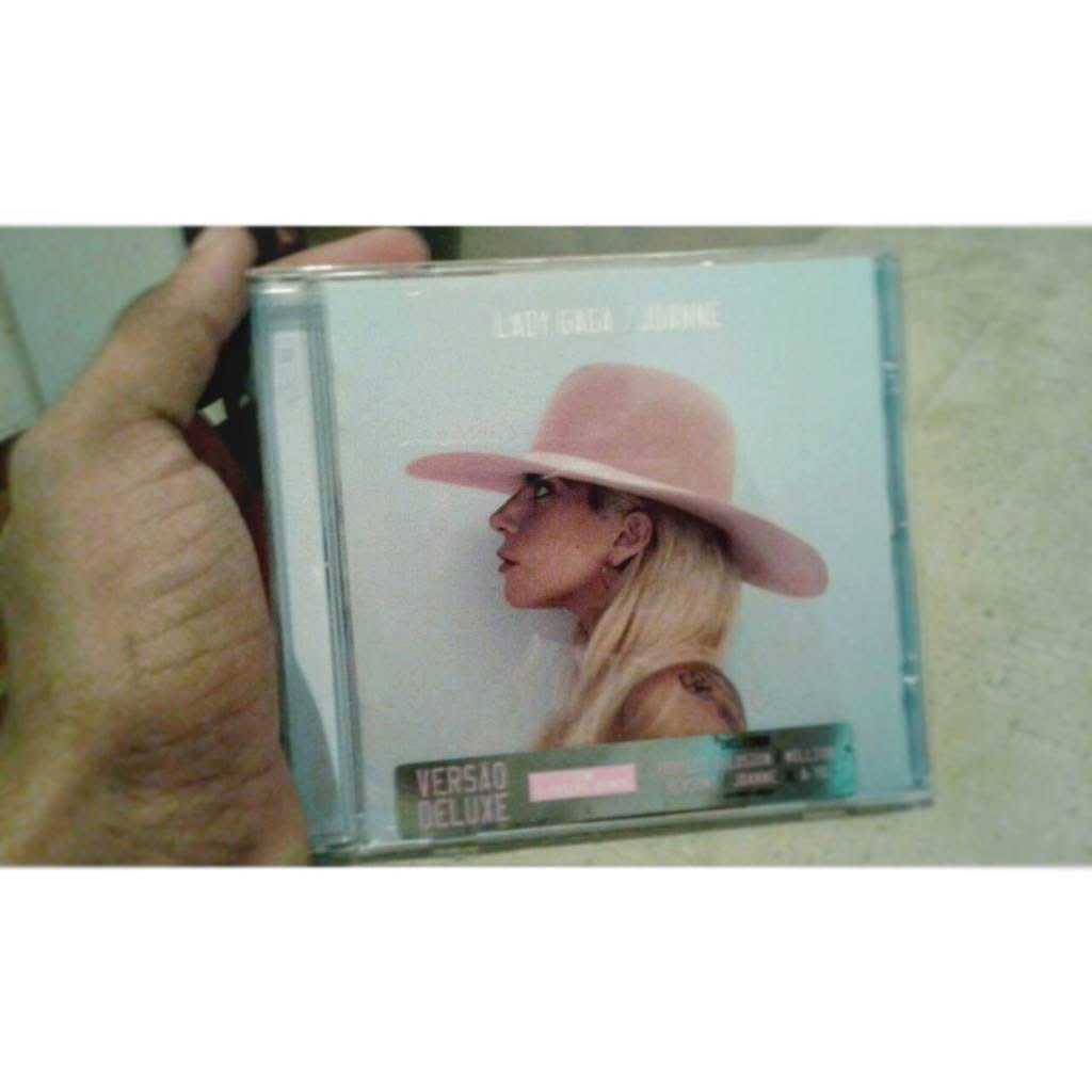 privadosebert's tweet photo. Quero ganhar!!!!!! Eu preciso disso estou esperando a anos esse momento 
Sou de Belo Horizonte 
Little Monster desde 2009 
Lady Gaga mudou minha vida completamente e me ajudou a ser quem eu sou!  @santander_br @corona 

 #SantanderComAMother https://t.co/ozMx5KJfqb