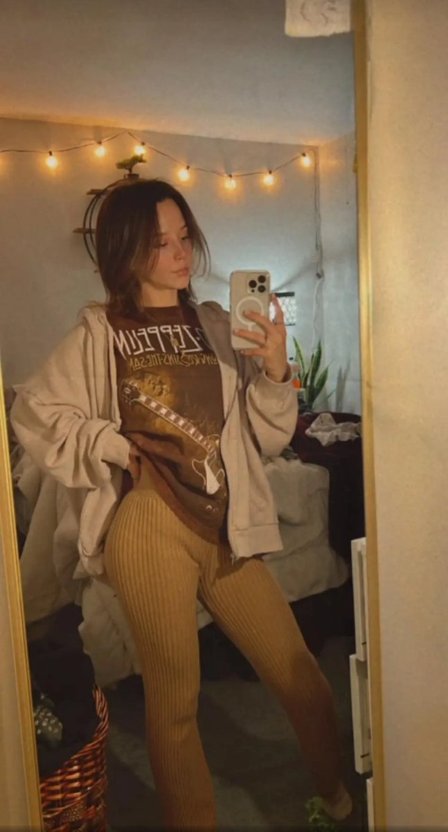 WankChatWM's tweet image. This slut is demanding to be used!!!
#cuck #nsfwtwt #gooner #exposed #submission #wankchat #cuckold