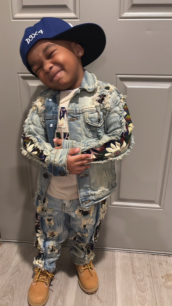 _deamz's tweet photo. 4 YEARS? really 🥺 I can't do nothing but say thank you! THANK YOU SON for everything!!!!!! 🖤 let's hit the road jack!

HAPPY BIRTHDAY SON🥳 https://t.co/uVnw7OiSva