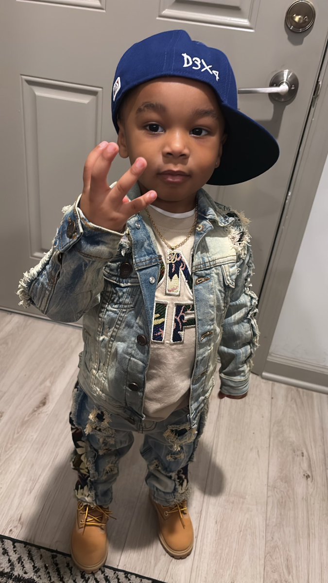 _deamz's tweet photo. 4 YEARS? really 🥺 I can't do nothing but say thank you! THANK YOU SON for everything!!!!!! 🖤 let's hit the road jack!

HAPPY BIRTHDAY SON🥳 https://t.co/uVnw7OiSva