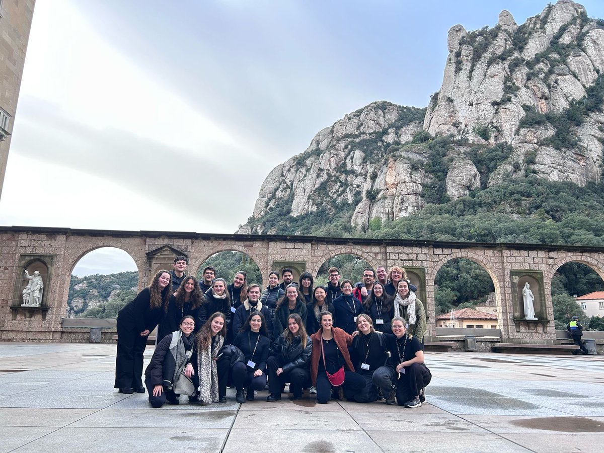 Marti Ferrer Bosch (@martiferrerb) on Twitter photo Tinc sort de fer la feina que faig.
Amb el <a href="/cor_udg/">Cor de la UdG</a> hem passat un cap de setmana extraordinari a <a href="/montserratinfo/">Abadia de Montserrat</a> . Amb més de 120 cantaires de <a href="/coralsjovescat/">Corals Joves de Catalunya</a> i <a href="/puericat/">PueriCantoresCat</a> hem treballat i estrenat obres de Xavier Casademont i Andreu Diport. Tinc sort de fer la feina que faig.
Amb el <a href="/cor_udg/">Cor de la UdG</a> hem passat un cap de setmana extraordinari a <a href="/montserratinfo/">Abadia de Montserrat</a> . Amb més de 120 cantaires de <a href="/coralsjovescat/">Corals Joves de Catalunya</a> i <a href="/puericat/">PueriCantoresCat</a> hem treballat i estrenat obres de Xavier Casademont i Andreu Diport.