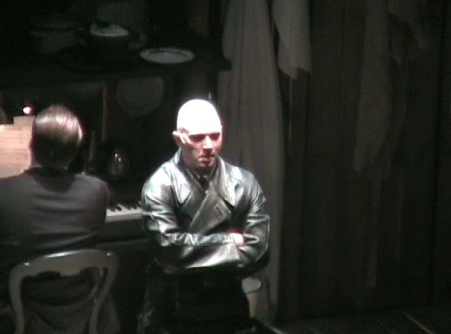 altinrobot's tweet photo. watching 2006 sweeney todd and michael cerveris' shiny bald fucking head is sending me https://t.co/9VPZwCQxFO