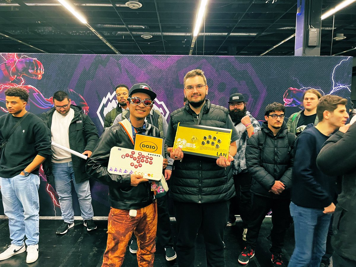 Sidnificus's tweet photo. The best Tekken in Europe! #ETC3
Congrats to Nino @byJoka @MajimaFGC
Thanks to my partners Smackape, Doio and Sitong for helping out with the prizes!
Thanks to @GamescomLAN @BNEesports for the invitation! https://t.co/AMIw0Y9yyg