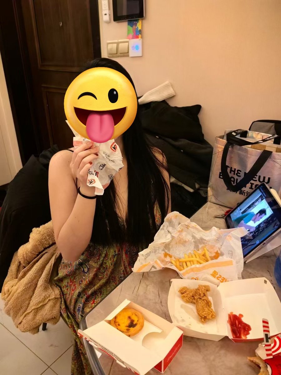 HHuoJ1's tweet photo. 兄弟们谁还有农大或者龙子湖都学生资源，互换一下啊。出个研究生母狗🤓 #郑州资源  #郑州 https://t.co/r0mdUokuhP