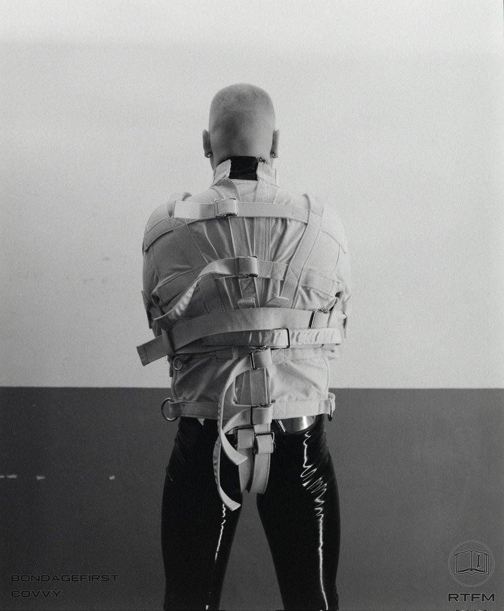 My analog work of covvy bound by bondagefirst.
Inspired by MaxCita's post: x.com/MaxCita/status…

Shot on a Pentax 6x7 on Foma Retropan

rtfm-str.de