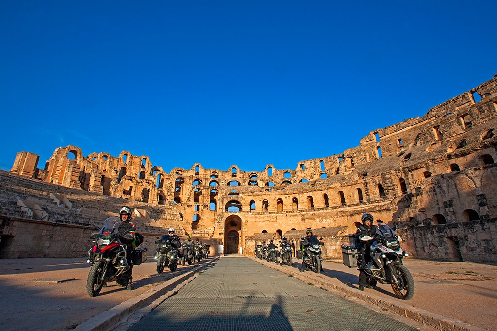 En ruta con EL ARTE DE VIAJAR EN MOTO
TÚNEZ (II)
PURO IMPRESIONISMO EMOCIONAL.
Coliseo romano de El Djem.
Puedes ver el último número en:
revistagotravel.com
calameo.com/account/book
magzter.com/es
#revistagotravel #gotravel13 <a href="/DiscoverTUN/">Discover Tunisia</a> <a href="/arteviajarmoto/">El Arte de Viajar en Moto</a>