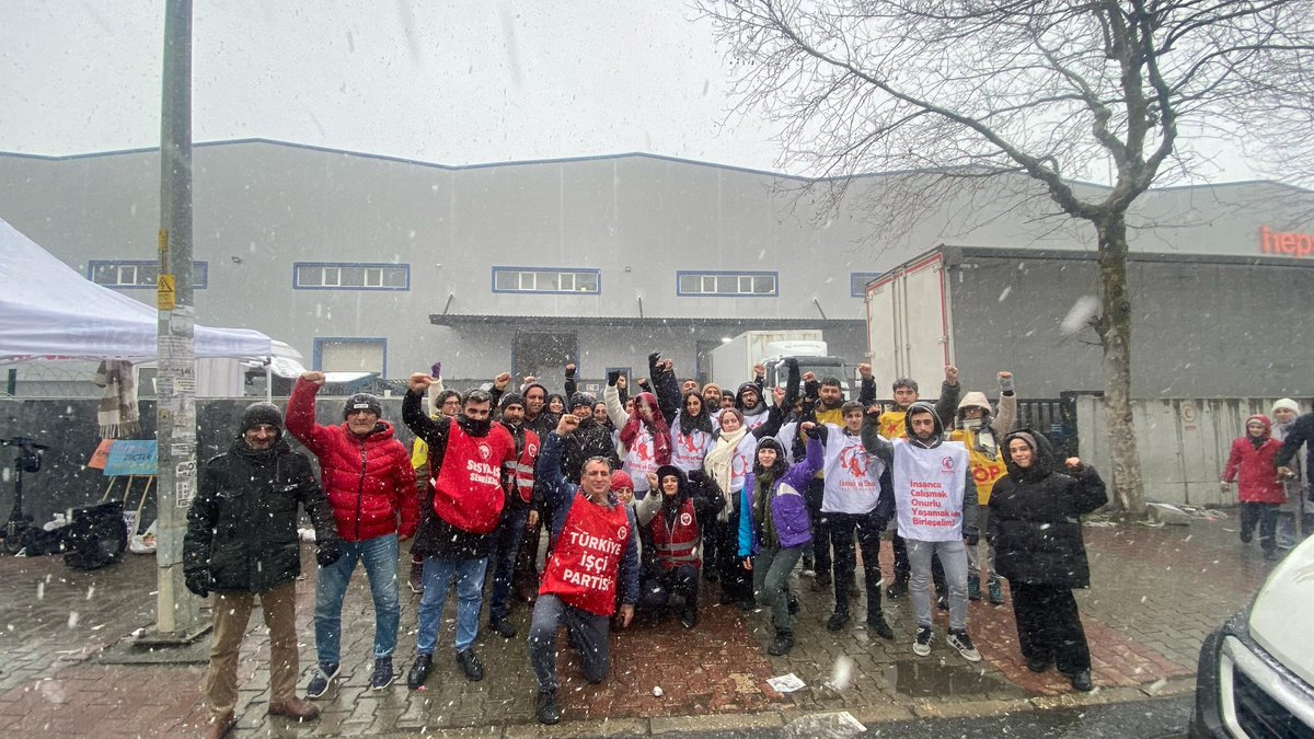 4 kadın işçiyle başladık.yüzbinllerce  emekçi insanlarla kazanacaz....

#HepsiJetteDirenişVar