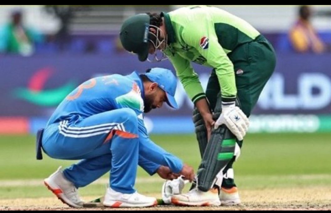 YOHAN KUMAR (@yohankuwar26) on Twitter photo नीच नफ़रत फैलाते रह गए वो इज़्ज़तदार था मोहब्बत बाँट गया 
 विराट कोहली मोहब्बत का भी जुनून रखते हैं। और रन chess का भी जुनून रखते हैं।
वाह विराट वाह ! ! आपसे अधिक विराट कोई नहीं
<a href="/ICC/">ICC</a> <a href="/imVkohli/">Virat Kohli</a> <a href="/ABdeVilliers17/">AB de Villiers</a> नीच नफ़रत फैलाते रह गए वो इज़्ज़तदार था मोहब्बत बाँट गया 
 विराट कोहली मोहब्बत का भी जुनून रखते हैं। और रन chess का भी जुनून रखते हैं।
वाह विराट वाह ! ! आपसे अधिक विराट कोई नहीं
<a href="/ICC/">ICC</a> <a href="/imVkohli/">Virat Kohli</a> <a href="/ABdeVilliers17/">AB de Villiers</a>