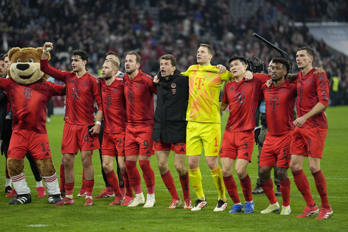 FCBayern's tweet photo. 🎶 Ich geb mein Herz für dich... 🎶 https://t.co/yqDakxiVPo