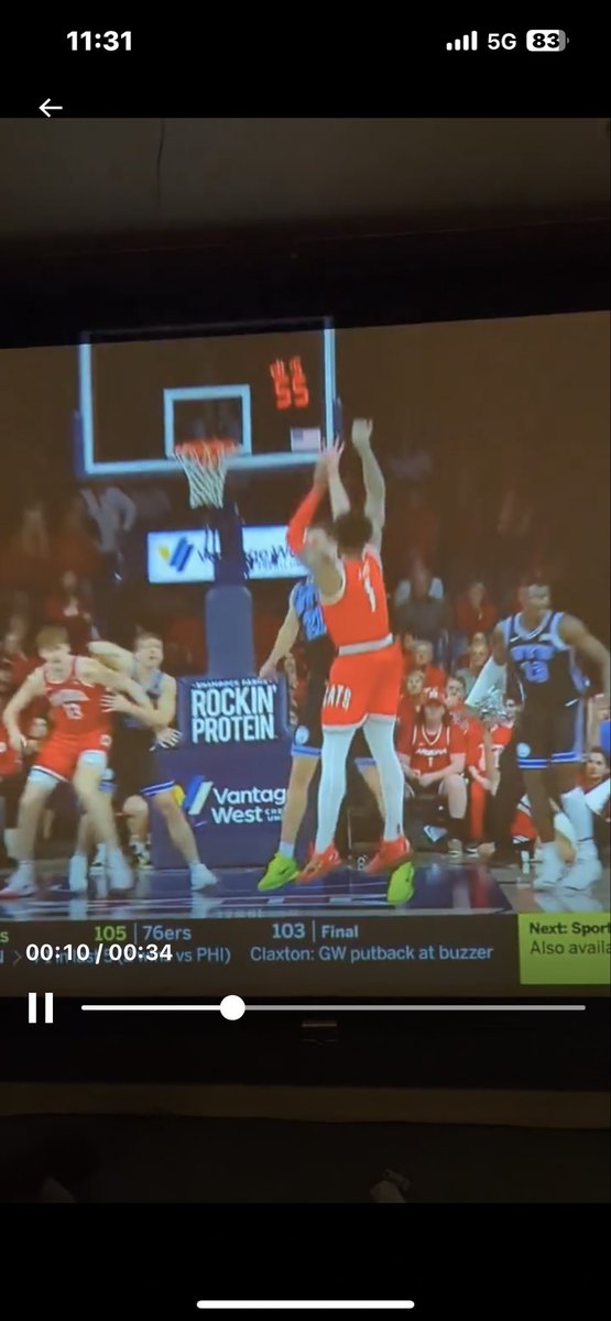 loveEveryone321's tweet photo. @trevorminer @BoozeCougs Next frame so no real contact and ball well on the way https://t.co/lmMMEMTopr