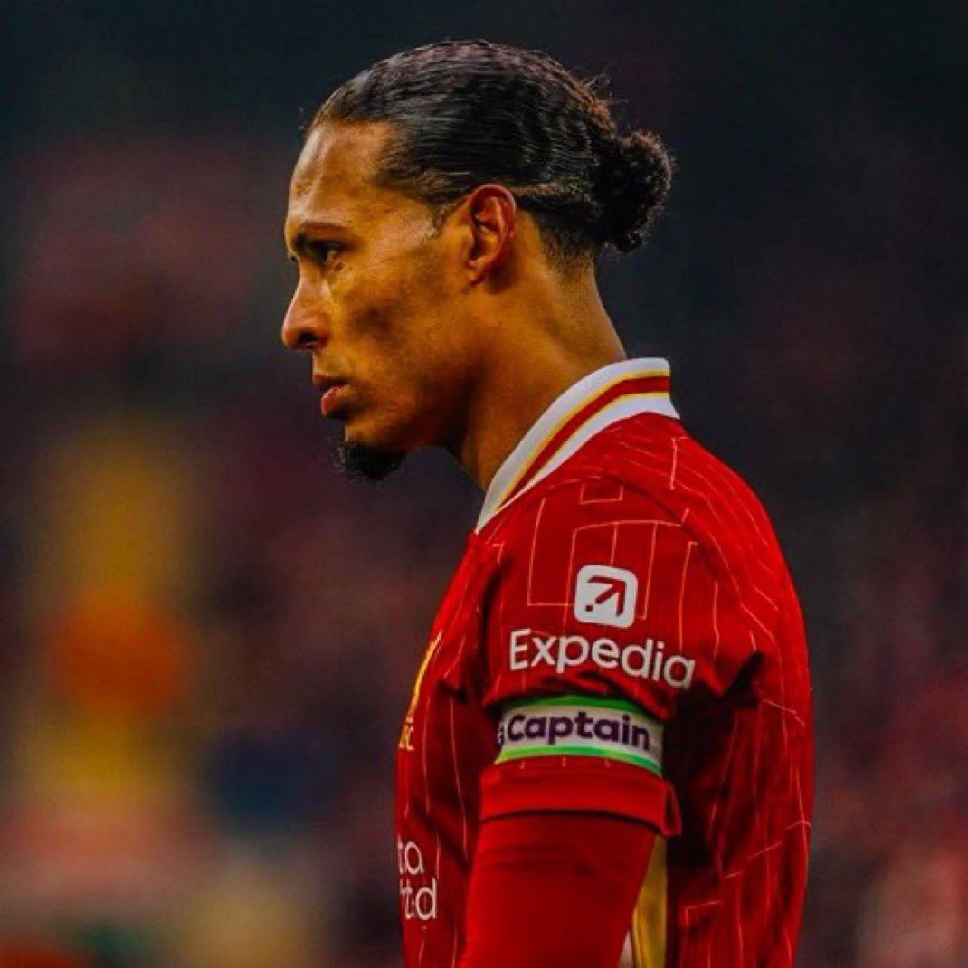 UniversLFC's tweet photo. Le match de van  dijk juste wow encore une fois 😍 https://t.co/lt6H2mT9ty