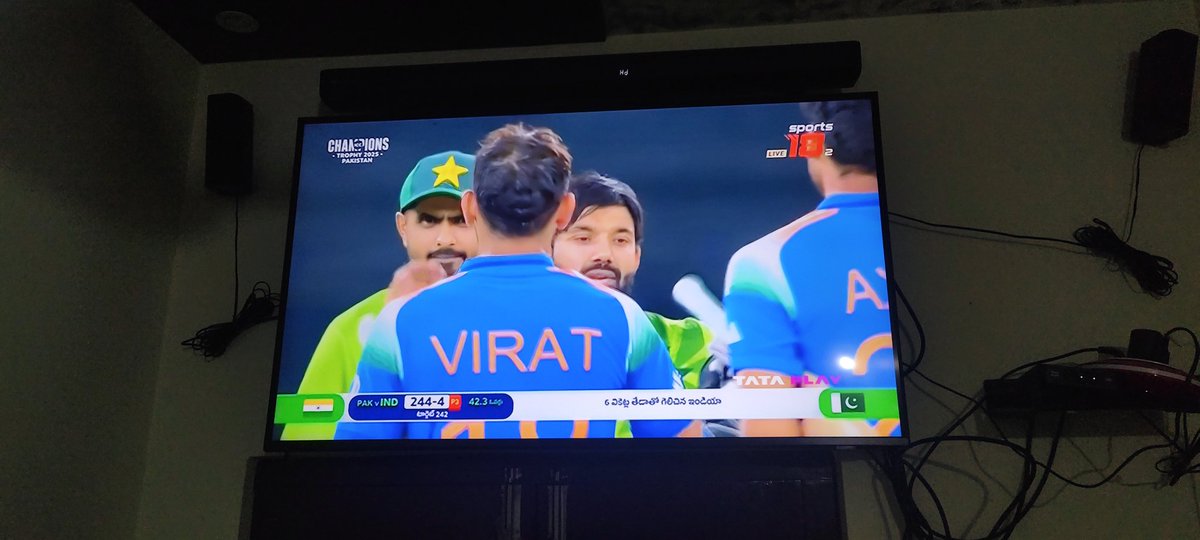 natarj2222's tweet photo. One N Only @imVkohli The King 👑👑👑 https://t.co/TvtYK9PdtC