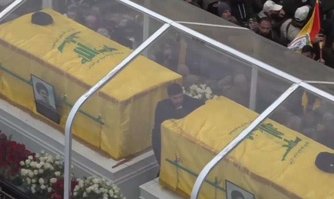 مرات تعمل مع انسان يصير اقرب الك من اهلك هذا الرجل كان على مقربة من الفقيد سواء على الصعيد الشخصي او الجهادي .

يعني بلهجتنا العراقية
"بالبيت اشوفك وبالشغل"
ساعد الله قلبك ابو علي ..
#انا_على_العهد 
 #إنّا_على_العهد_يا_نصر_الله