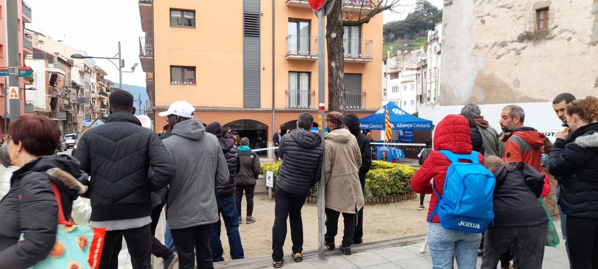 jordisalvia's tweet photo. Arbúcies també bloqueja la parada de l'extrema dreta d'Aliança Catalana. Arreu! #CordóAntifeixista https://t.co/rXQUhaYsfp