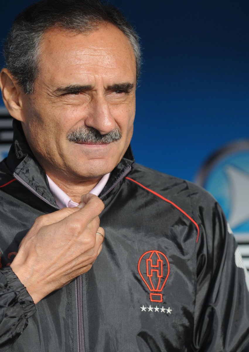 "Antes todo el mundo pretendía jugar mejor que el rival, desde chicos nos enseñaron eso. Ya en el potrero se jugaba bien.

Ganarle a los vecinos tiene una importancia doble. En un momento también era jugar mejor, pero hoy con ganarle alcanza.

El fútbol es como cualquier juego,
