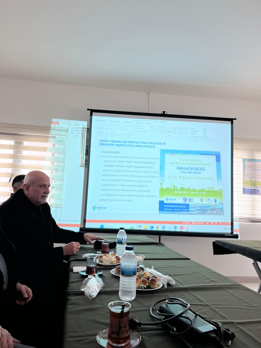 "Doğa Tabanlı Metropoliten Stratejiler: İmrahor Vadisi Uygulama Projesi" kapsamında "Doğa Tabanlı Uygulamalar Muhtarlar Eğitim Semineri" 22 Şubat 2025 Cumartesi günü Fidanlık Mahallesi Mehmet Akif Ersoy Parkında bulunan "Çankaya İlçesi Muhtarlar Derneği'nde yapıldı.