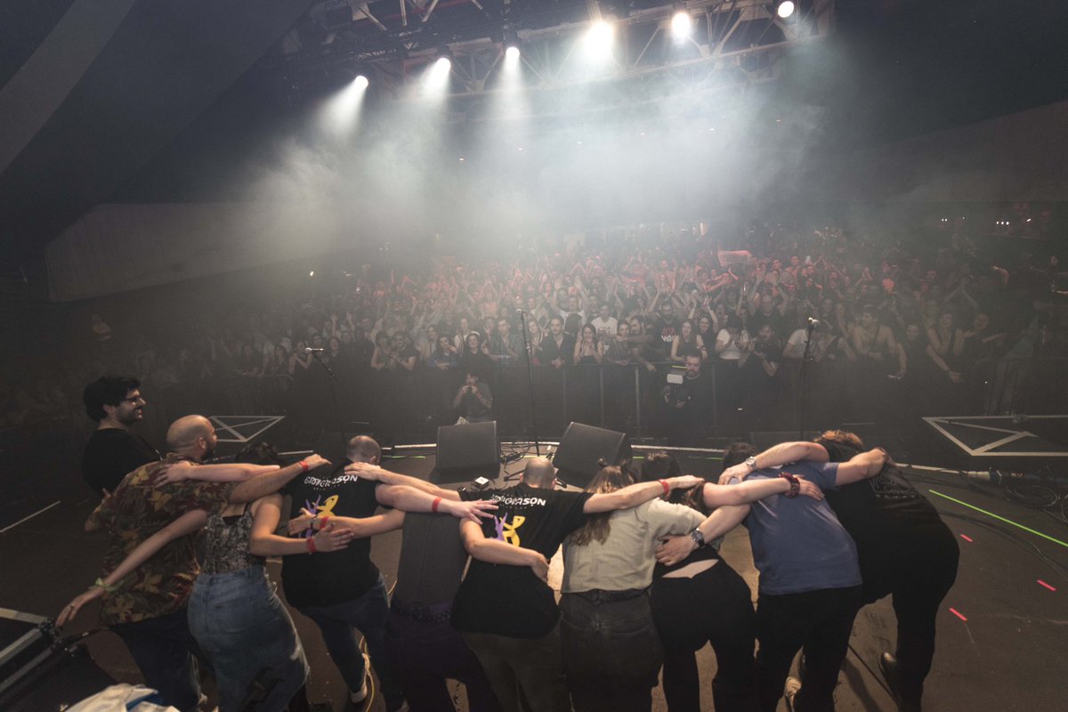 Festival EmigraSON (@emigrason_) on Twitter photo Non temos palabras para describir o destes días. Así que, citando aos de Terbutalina, só imos dicir: blablabla.
Moitísimas grazas ❤️
<a href="/tanxugueiras/">T A N X U G U E I R A S</a>
<a href="/Terbutalina/">Terbutalina</a>
<a href="/fillasdecassmp3/">fillasdecassandra.mp3</a>
#DeNinghures
#LumeDeBiqueira
<a href="/laduendeneta/">La Duendeneta</a> Non temos palabras para describir o destes días. Así que, citando aos de Terbutalina, só imos dicir: blablabla.
Moitísimas grazas ❤️
<a href="/tanxugueiras/">T A N X U G U E I R A S</a>
<a href="/Terbutalina/">Terbutalina</a>
<a href="/fillasdecassmp3/">fillasdecassandra.mp3</a>
#DeNinghures
#LumeDeBiqueira
<a href="/laduendeneta/">La Duendeneta</a>