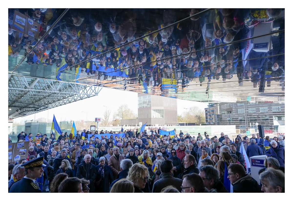 Aujourd'hui nous étions prêt de 200 personnes avec la ville de <a href="/lillefrance/">Ville de Lille</a>  à marcher en soutien à l'Ukraine et rappeller aux habitants la terrible guerre provoquée depuis 3 ans par la russie.