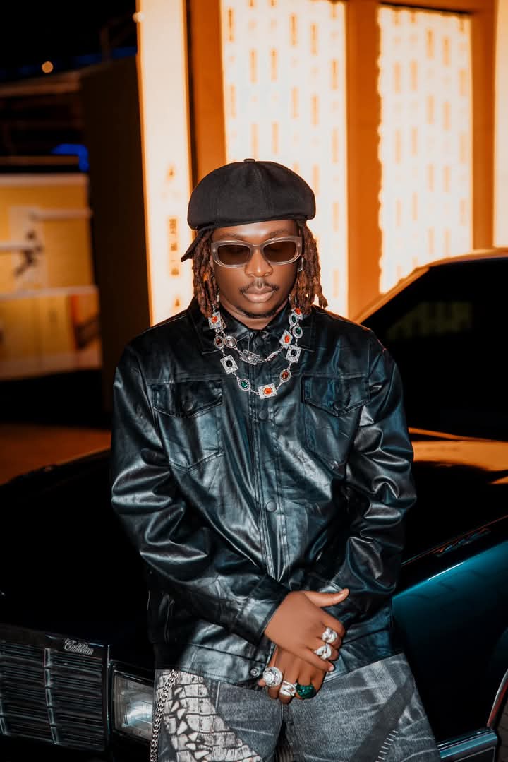 FreshKidUG's tweet image. Hello King Kong, Fik Fameica. How many reposts for a collabo?