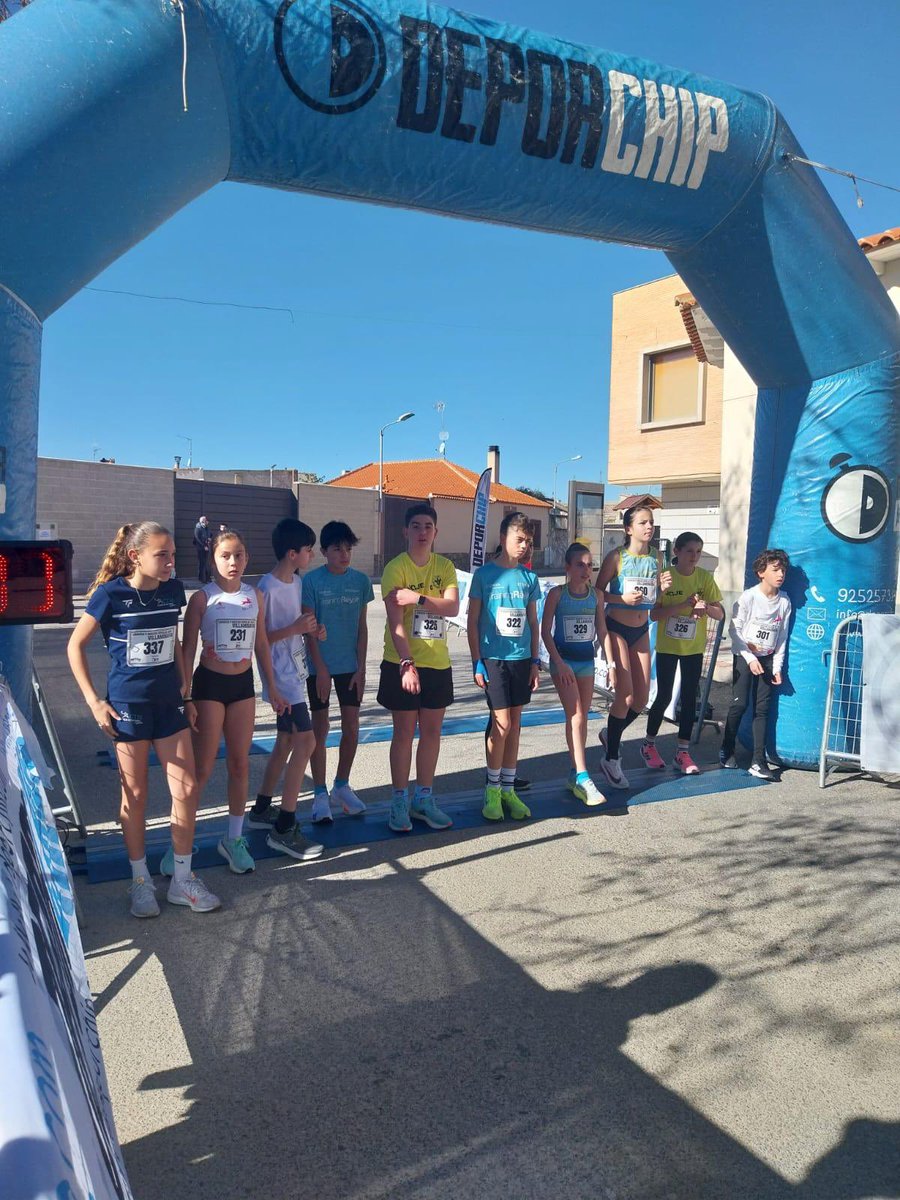 AtletismoToledo's tweet photo. Álvaro Rodriguez fue el primer benjamín; Elena Stephen, 2ª alevín; y Héctor García-Patos y Javier Rodríguez han sido cuartos en benjamín y alevín, respectivamente, en la II Popular de Villaminaya (Toledo). En la absoluta, Gustavo García-Patos acabó 103º y su hijo Héctor, 104º💛 https://t.co/QRtnxGGjYg