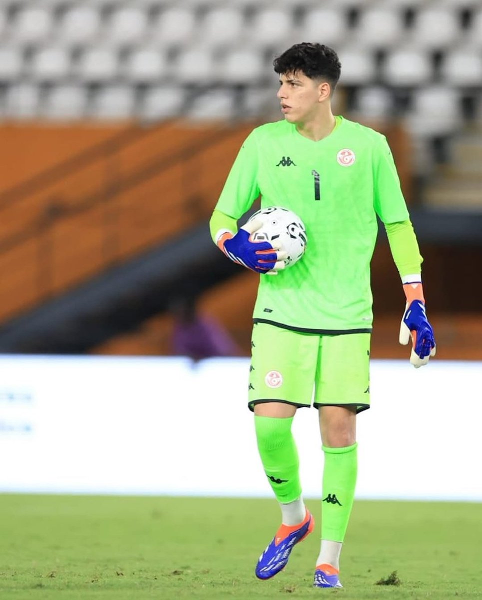 ahmedouslim's tweet photo. MEILLEUR 💯 GARDIEN 🧤 DE L'EN 🇹🇳:

BECHIR BEN SAID > AYMEN DAHMEN > AMENALLAH MEMMICHE > MOUEZ HASSEN https://t.co/SR04aJAcHP