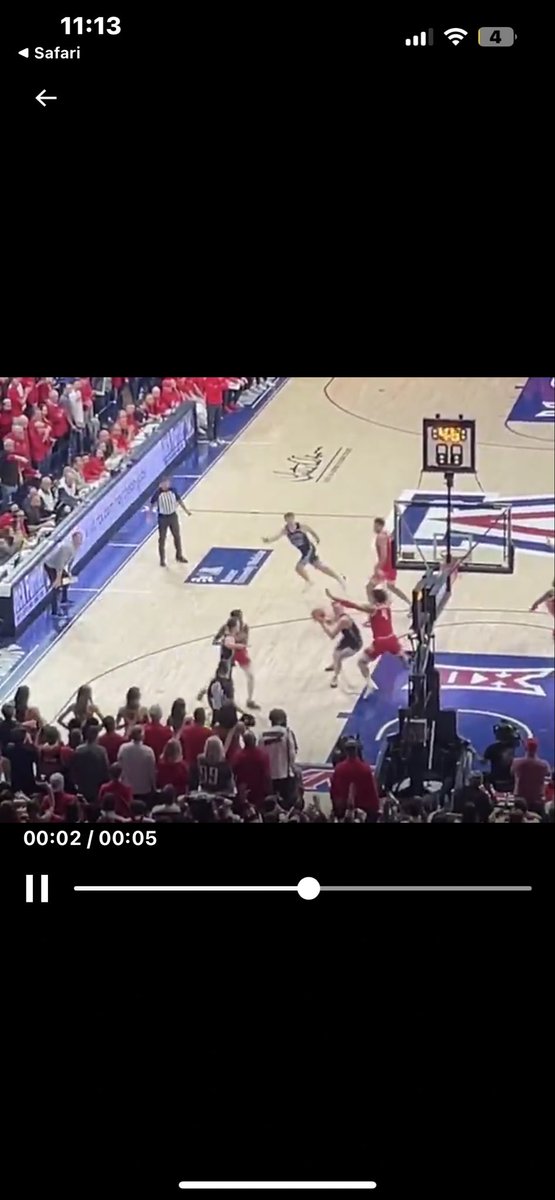 loveEveryone321's tweet photo. @ArizonaMBB Moving towards the basket, pushed by inserted thigh. https://t.co/z1U4TirtaR