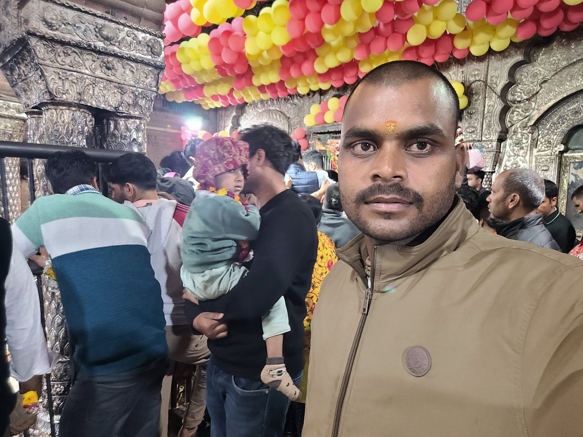 Kuldeepsinghaks's tweet photo. आज, रात्रि भोग दर्शन, श्री बांके बिहारी जी, श्री राम वृंदावन! https://t.co/JD2FdMvX6O