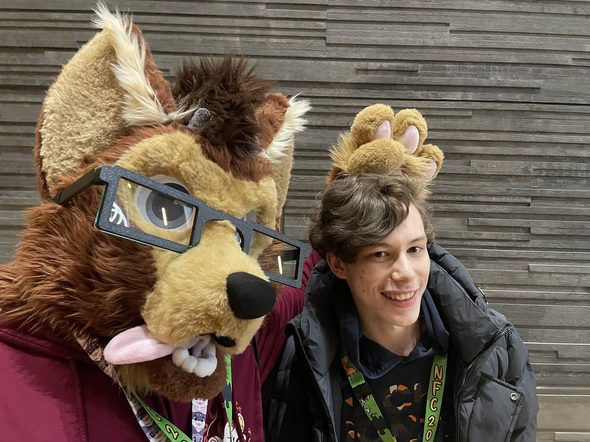 Oh wow! How amazing NFC has been. It was a really nice experience. 

Thanks to <a href="/GBlackmuzzle/">Gavin von Blackmuzzle</a> and  <a href="/PawlFujiru/">Pawl Fūjiru 🔜 EF29 🔜 Flüüfff</a> for the showing me around :3

Suiter: <a href="/GBlackmuzzle/">Gavin von Blackmuzzle</a> 
🪡: Bavarian Carpet
📸: Random nice guy (thanks for the photos)

More photos are gonna be shared on the 🟦☁️
#NFC2025