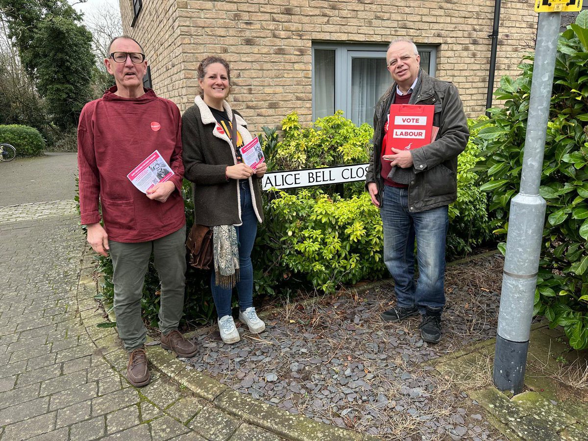 Labour out canvassing across Cambridge this weekend 🌹