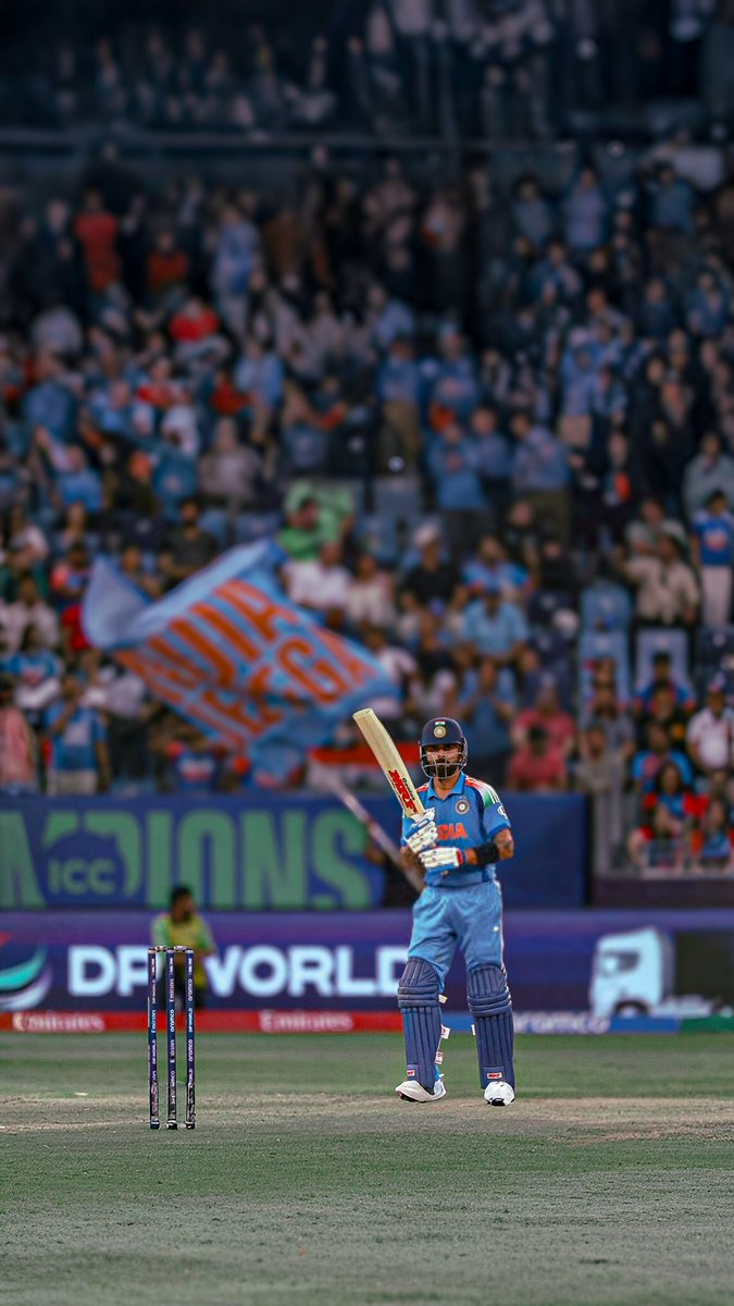ArghaTribedi's tweet photo. Standing taller than Burj Khalifa #INDvsPAK #ViratKohli #ChampionsTrophy https://t.co/ie4SiNDXqv