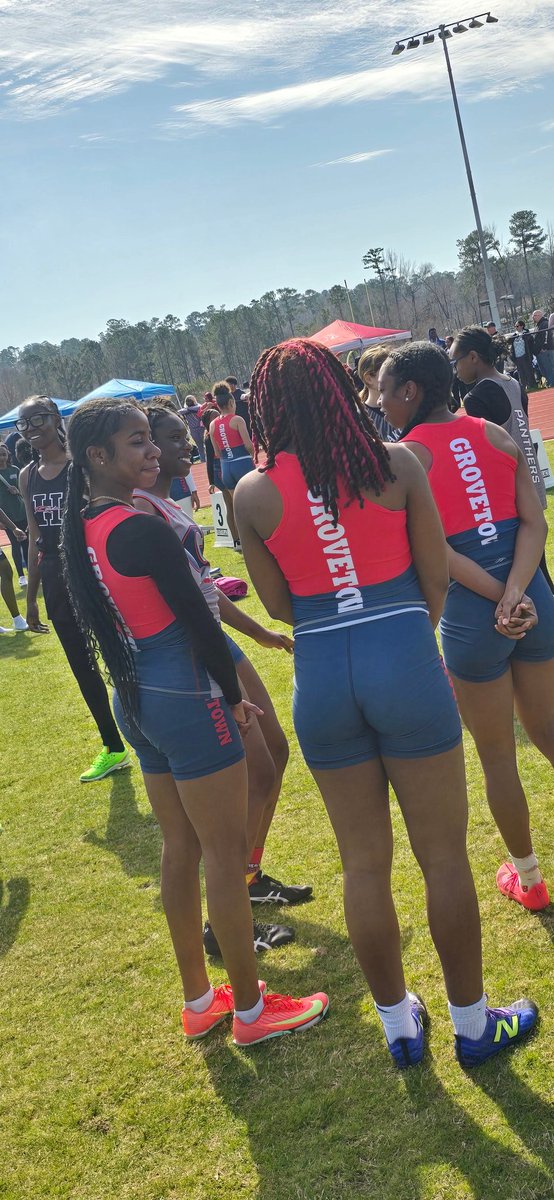 CoachFlournoy's tweet image. Grovetown girls finished 1st at the BSN Early Bird Inv and the Grovetown Boys finished 3rd
@_H1EM_  2nd in the 400m 51.92 and Damon Edwards first in the HJ 6'2. Maddis9n Brister finished first in 409m 55.10 and Ahyonna Hogan 1st in HJ 4'6..#THEGROVE #MOVEEE #REDBEANS